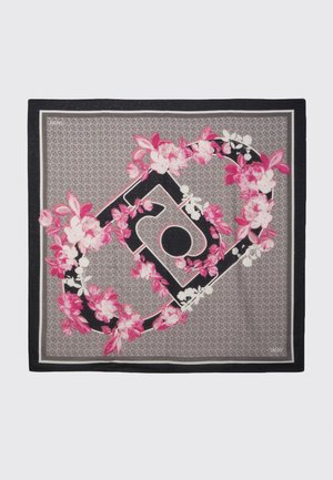 Pañuelo cuadrado de seda con un diseño floral en rosa y blanco, con un gráfico central en negro sobre un fondo gris con patrón, bordeado en negro.