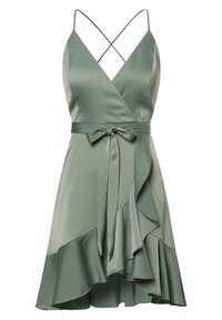Grön satin klänning med omsluten design, volangkant, justerbara spagettihängslen och ett självknutet bälte i midjan.