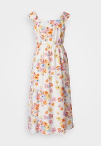 Robe maxi florale avec bretelles volantées, présentant une base blanche et des motifs colorés de fleurs roses, oranges et bleues. Détail de taille élastique.