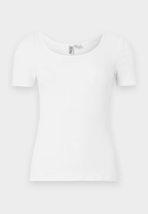 Fehér, texturált kötött rövid ujjú felső, széles, lekerekített nyakkivágással és testhez simuló fazonnal.