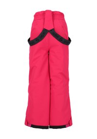Pantalons de neige roses avec des jambes larges, taille élastique et bretelles noires réglables. Présente des accents noirs au niveau de l'ourlet. Matériau imperméable.