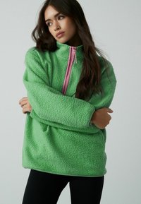 Next OUTDOOR BORG QUARTER ZIP - Flisinis džemperis - green