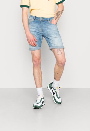JJIRICK JJFOX - Denim shorts - blue denim