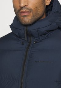 Peak Performance RIVEL JACKET - Dunjakke - blue shadow