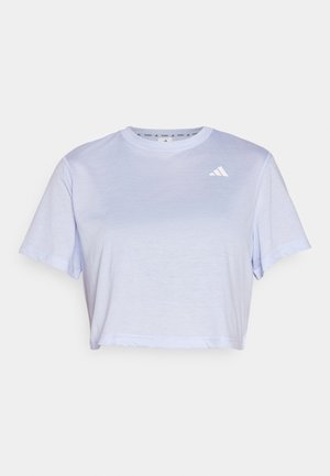 T-shirt court à manches courtes en lavande clair, fabriqué en tissu doux. Présente un petit logo blanc sur la partie supérieure gauche de la poitrine.