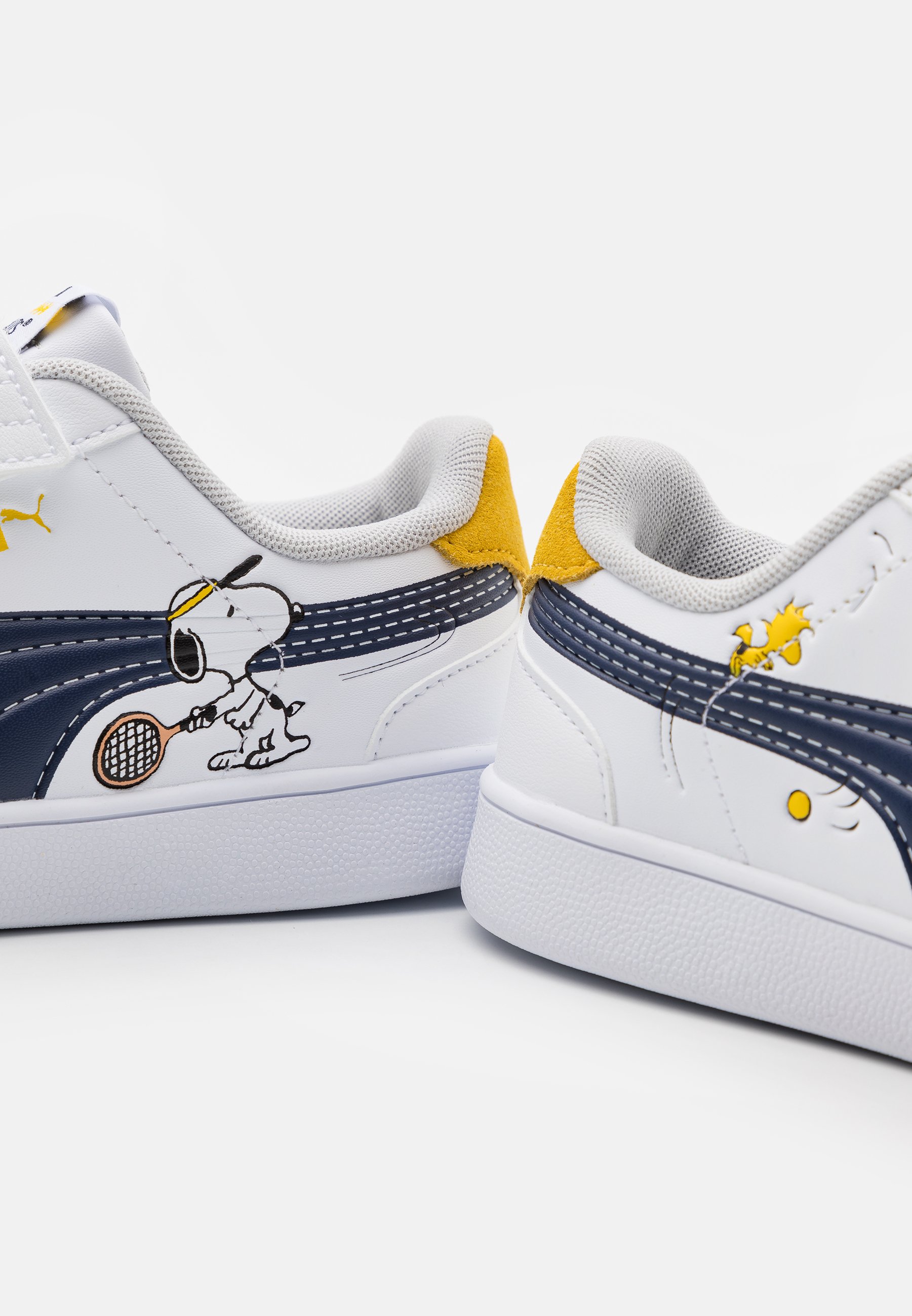 puma x peanuts shuffle youth trainers