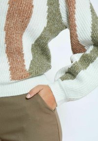 PEPPERCORN Trui - kangaroo brown jacquard