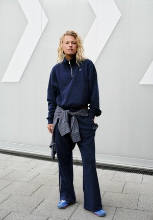 Self., SPORTY STRIPE WIDE LEG JOGGERS - Jogginghose - navy