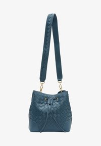 Kijelölve, dunkelgrün