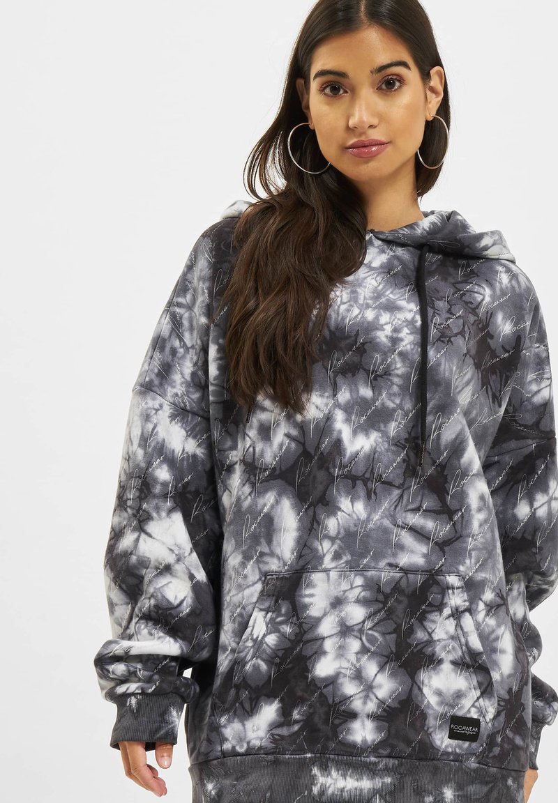 Felpa con cappuccio grigia tie-dye caratterizzata da una tasca frontale, accenti con logo e un cappuccio regolabile con vestibilità comoda. Tessuto morbido con motivi unici.