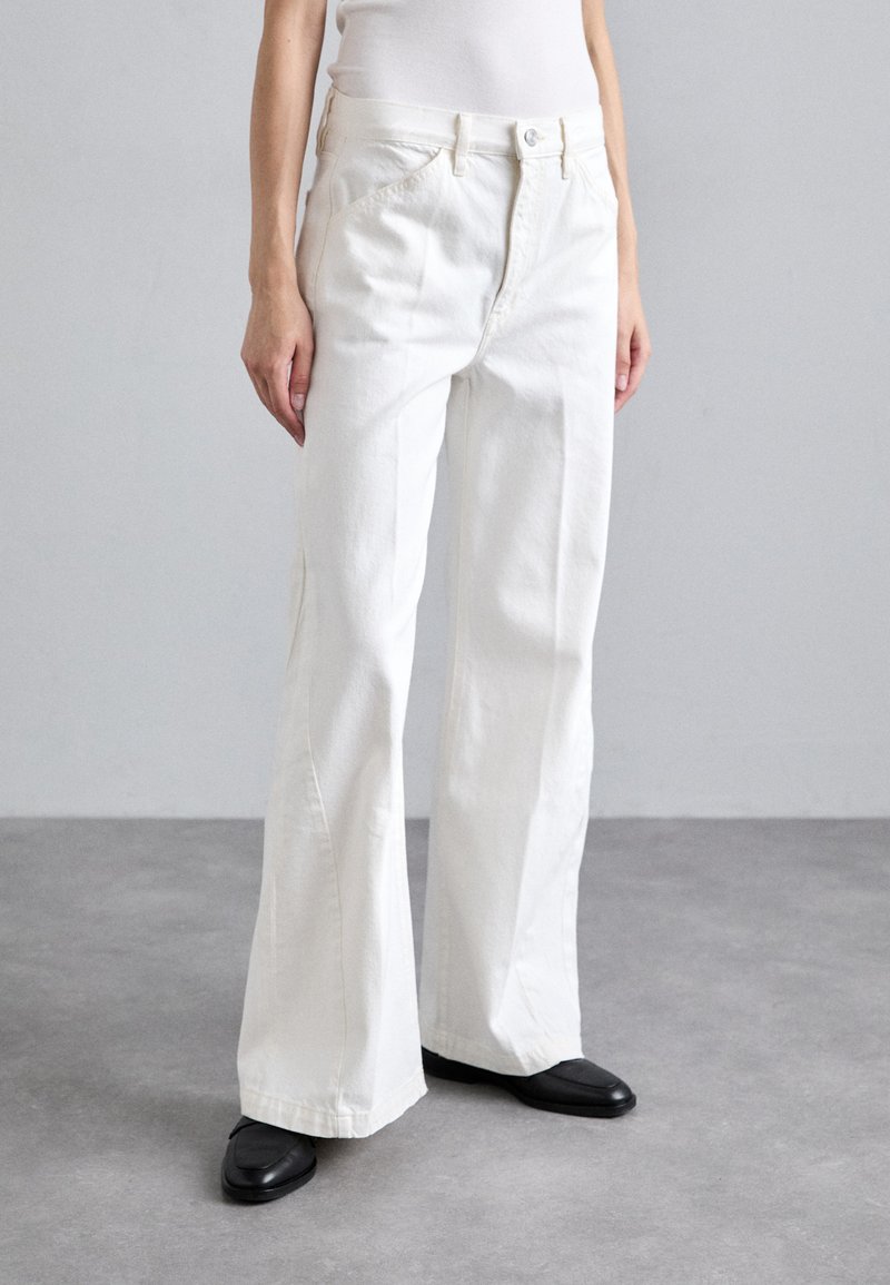 FRAME BAGGY PALAZZO - Džinsi ar platām starām - white