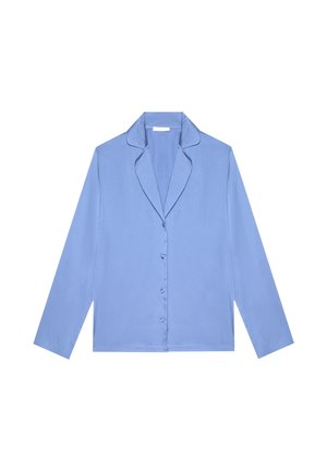 Camisa azul claro de manga larga con botones, cuello con muesca, tela suave y corte entallado mostrada sobre un fondo blanco.