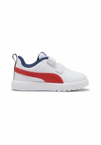 Baskets blanches avec une bande rouge, tige blanche texturée, bord bleu marine et sangle Velcro. Comprend un bout arrondi et des semelles en caoutchouc.
