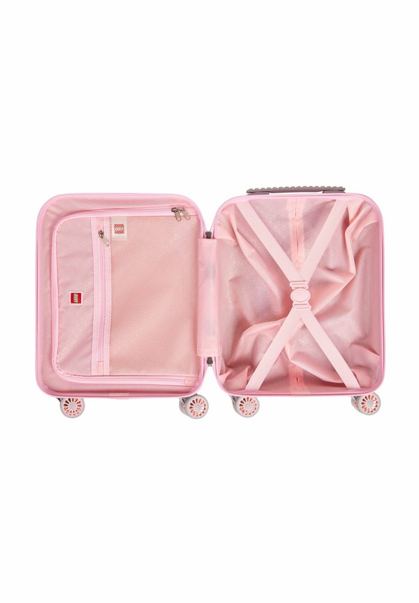 Cabin Case Play Date – Trolley
