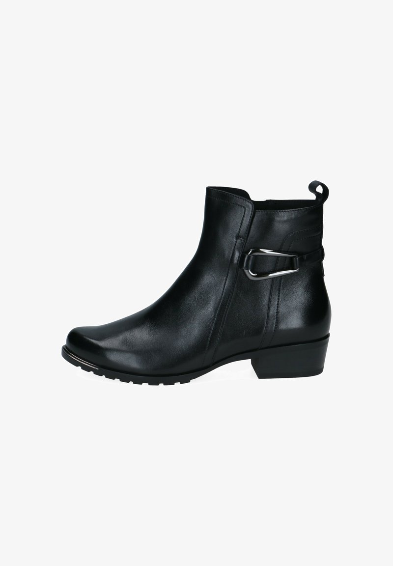 Bottine en cuir noir avec un petit talon, bride latérale à boucle et languette arrière, orientée vers la gauche sur fond blanc.