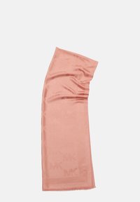 Écharpe rose clair en tissu doux, présentant un motif en relief "MK", des bords frangés et une forme rectangulaire.