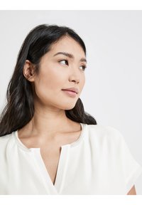 Taifun KURZARM-FREIZEIT MIT OFFENEM RUNDHALSAUSSCHNITT - T-Shirt basic - offwhite