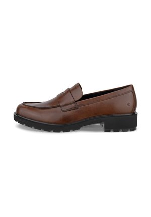 Bruine leren loafer met gestikte details, pennyriem en zwarte profielzool, getoond van de buitenkant op een witte achtergrond.