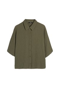 Oliwkowa, krótko rękawowa koszula z guzikami, wykonana z fakturowanej, pomarszczonej tkaniny, z kołnierzykiem i pięcioma guzikami z przodu.