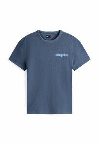 Camiseta de algodón azul con mangas cortas, cuello redondo, que presenta un gráfico de texto en azul claro en la parte delantera y detalles de costura.