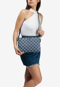 V73 GAZZELLA - Clutch - blu