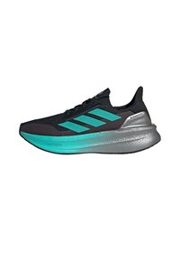 Scarpa da corsa nera con dettagli turchesi, caratterizzata dal logo a tre strisce, una tomaia TEXTURIZZATA e una suola leggera di colore argento etichettata "Lightboost."