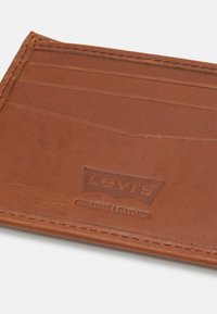 Levi's® CASUAL CLASSICS HUNTE COIN BIFOLD BATWIN UNISEX - Piniginė - light brown