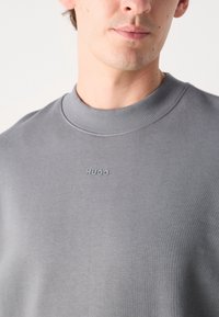 HUGO DAPOCREW - Mikina - open grey