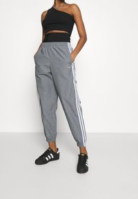 adidas Originals Träningsbyxor - black