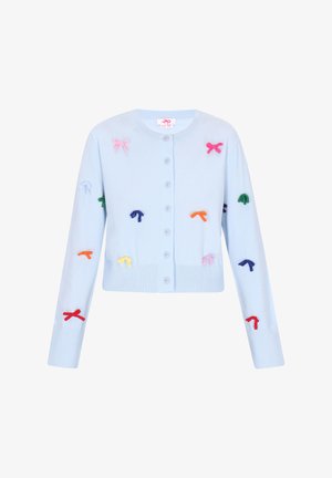 Jasnoniebieski kardigan wykonany z miękkiej dzianiny, ozdobiony wielokolorowymi haftowanymi kokardkami w różnych kształtach. Zapięcie na guziki z prążkowanymi mankietami.