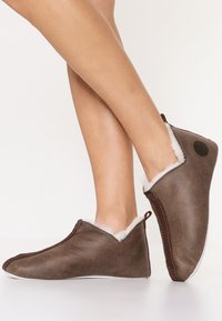 Shepherd LINA - Čības - oiled antique