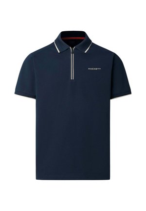 Polo bleu marine avec un col à fermeture éclair, manches courtes et bordure blanche. Présente le nom de la marque "HACKETT" en lettres blanches discrètes sur la poitrine.