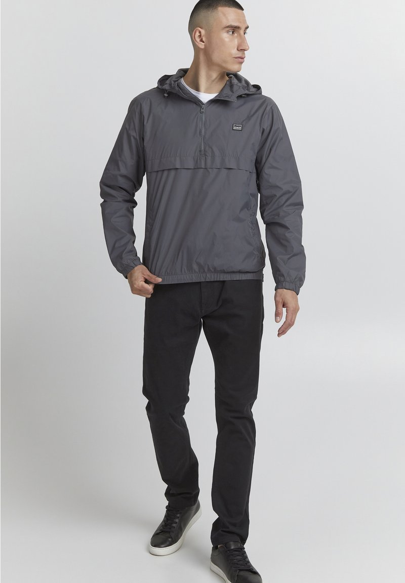 Herren Leichte Jacken | 11 Project PRSKOV Windbreaker iron gate/grau - AV74784 Herren Leichte Jacken | 11 Project PRSKOV Windbreaker iron gate/grau - AV74784