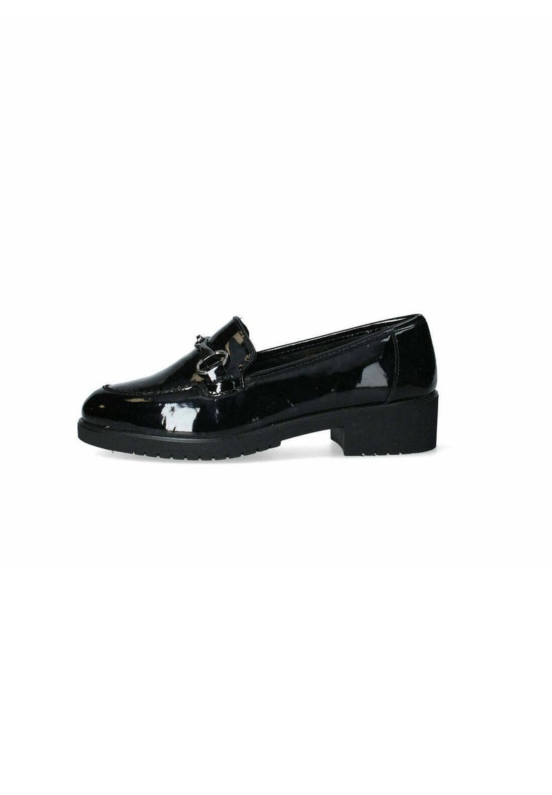 Mocassino in pelle verniciata nera con tacco basso a blocco, caratterizzato da una fascia metallica decorativa sul davanti e una finitura liscia e lucida.