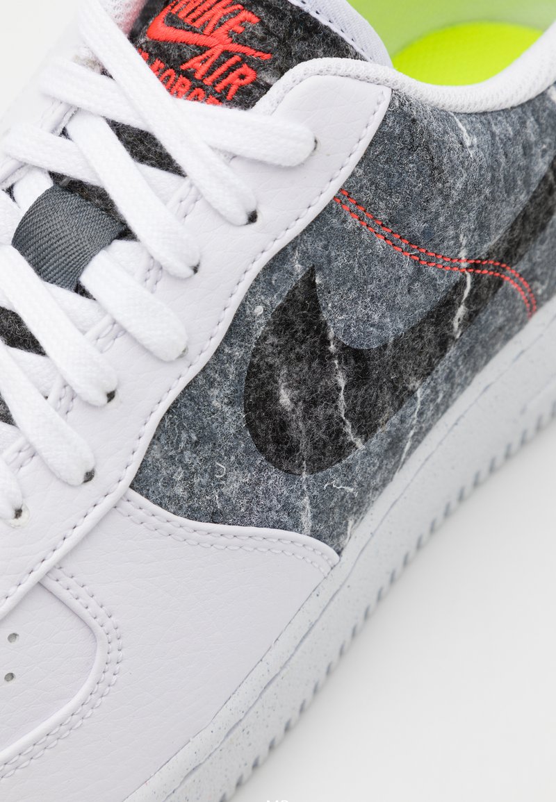 Nike Sportswear Air Force 1 07 Lv8 Sneakers White Clear Light Smoke Grey Black Vit Zalando Se
