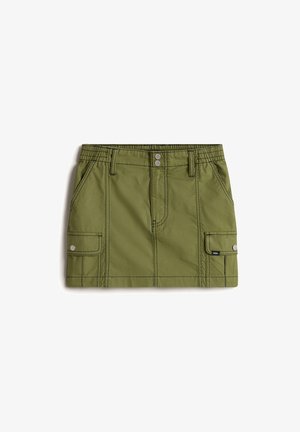 Jupe vert olive avec une taille ajustée, bande élastique, deux poches latérales et une poche frontale. Présente des coutures contrastantes et des accents en métal.