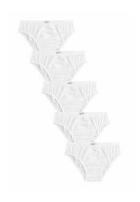 Culottes en coton blanc avec une taille élastique, arborant une étiquette logo sur le devant. Cinq paires empilées soigneusement. Texture lisse, design classique.