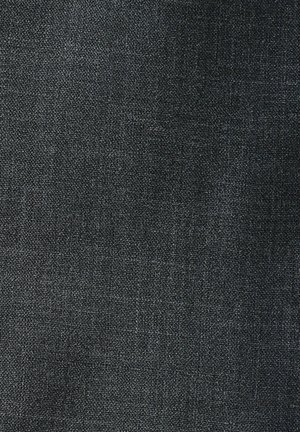 Tmavě šedá tkanina s texturovaným povrchem, vyznačující se těsnými, jemnými vlákny a jednotnou barvou, ideální pro různé textilní aplikace.