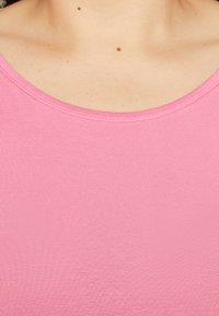 Vero Moda Curve VMAYA PLAIN - Lihtne T-särk - pink cosmos