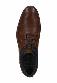 Braune Leder schuhe mit durchbrochener textur, runder zehenform, marinefarbigem innenfutter und dunkelbraunen schnürsenkeln, mit einem dezenten logo auf der innensohle.