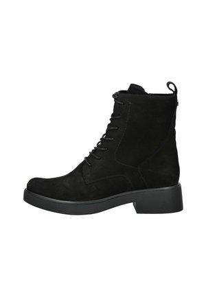 Chukka en suède noir à lacets, avec un petit talon bloc et une languette à l'arrière, vue depuis le côté extérieur.