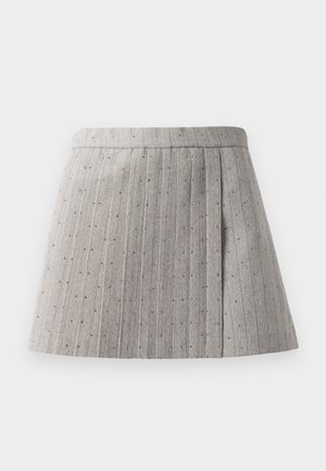 Grå plisseret nederdel lavet af tekstureret stof, med lodrette striber og små, jævnt fordelte dekorative detaljer.