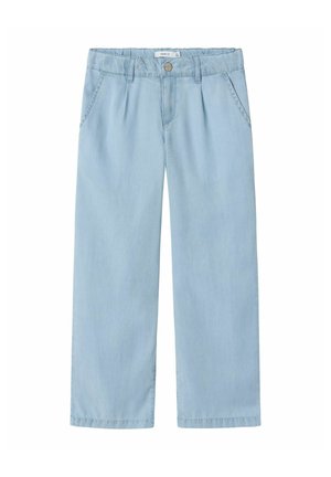 Pantalons larges bleu clair en tissu doux, avec une fermeture à bouton, des passants de ceinture et des poches avant, dotés d'un design lisse et décontracté.