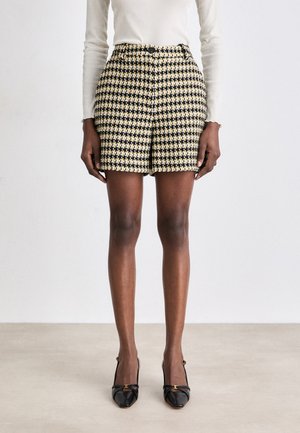 TASETO - Shorts - black/off-white