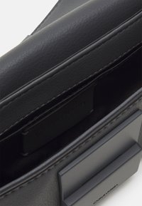 Calvin Klein UNISEX szary