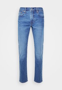 Ljusblå denimjeans med rak passform, fem fickor, kopparnitar och knäppning med överknapp. Vintage tvätt med subtil textur.