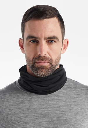 Black neck gaiter made of soft, elastic fabric, worn over a gray long-sleeve shirt, featuring a simple and seamless design.
