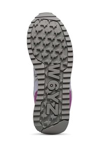 Suola di scarpa sportiva in gomma grigia, con battistrada a motivo stellato, punta rinforzata e contrassegnata con 'W6YZ' per il branding. Testurizzata per una migliore presa.