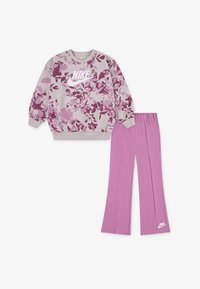 Nike Sportswear FLORAL CREW Tuta magic flamingo/rosa