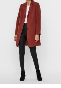 Vero Moda Abrigo clásico - red